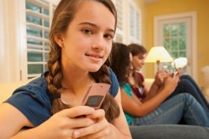 3 Reasons Why Cell Phone Spy Apps Can Protect your Child