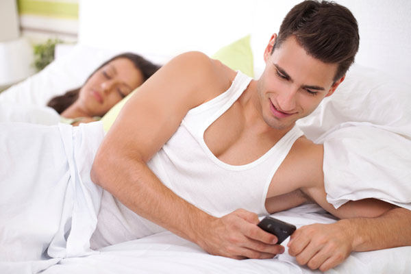 Is It Possible to Spy on Boyfriend's Phone without Touching