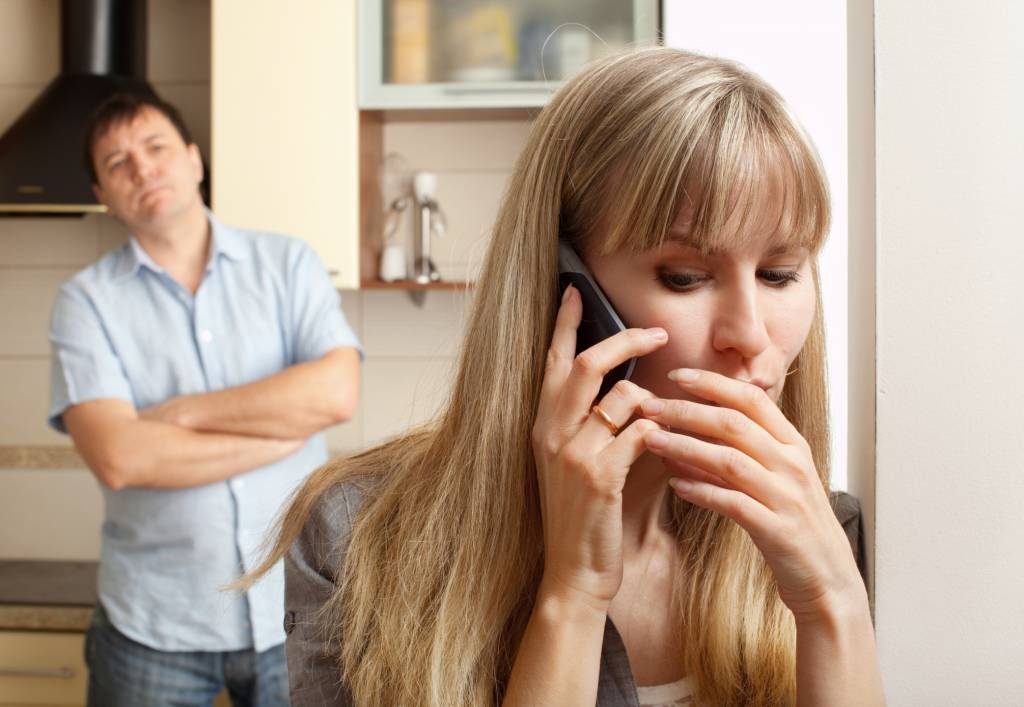 How to Track My Girlfriend's iPhone Without Her Knowing